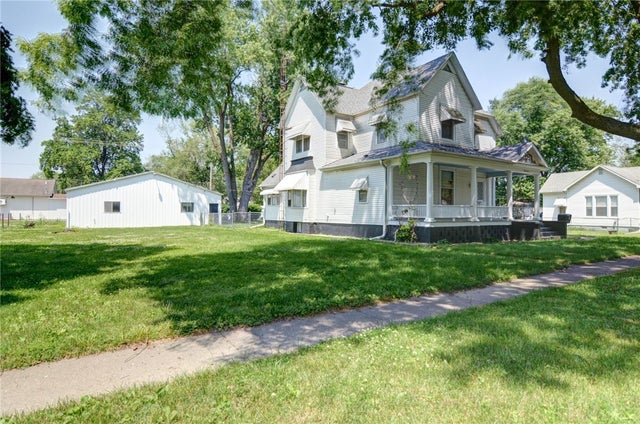 319 N Macon Street, Moweaqua