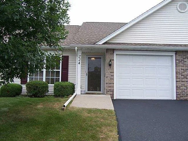 224 Rayfield Circle, Webster