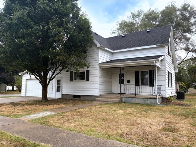 720 Strain Street, Sullivan