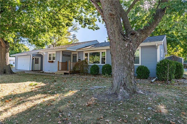 820 Sunset Drive, Sullivan