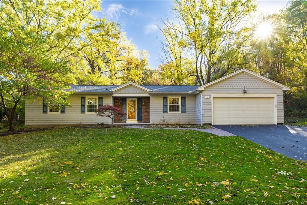 3 Selborne Chase, Perinton