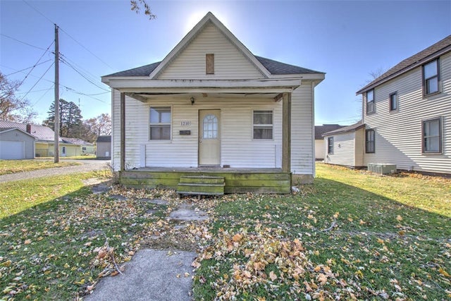 1210 E Main Street, Clinton