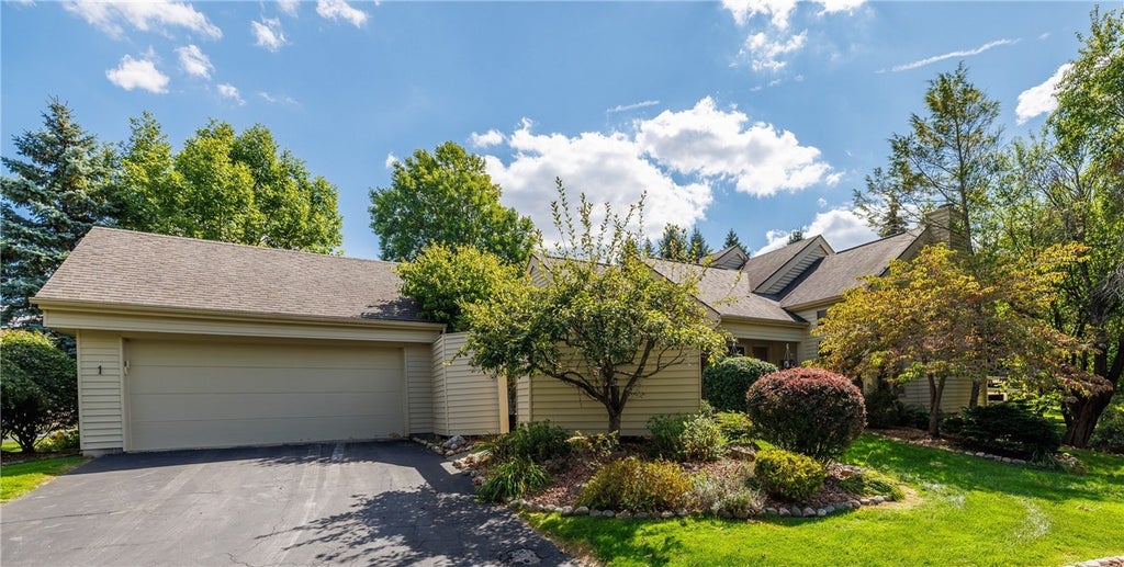 1 Woods Point, Penfield