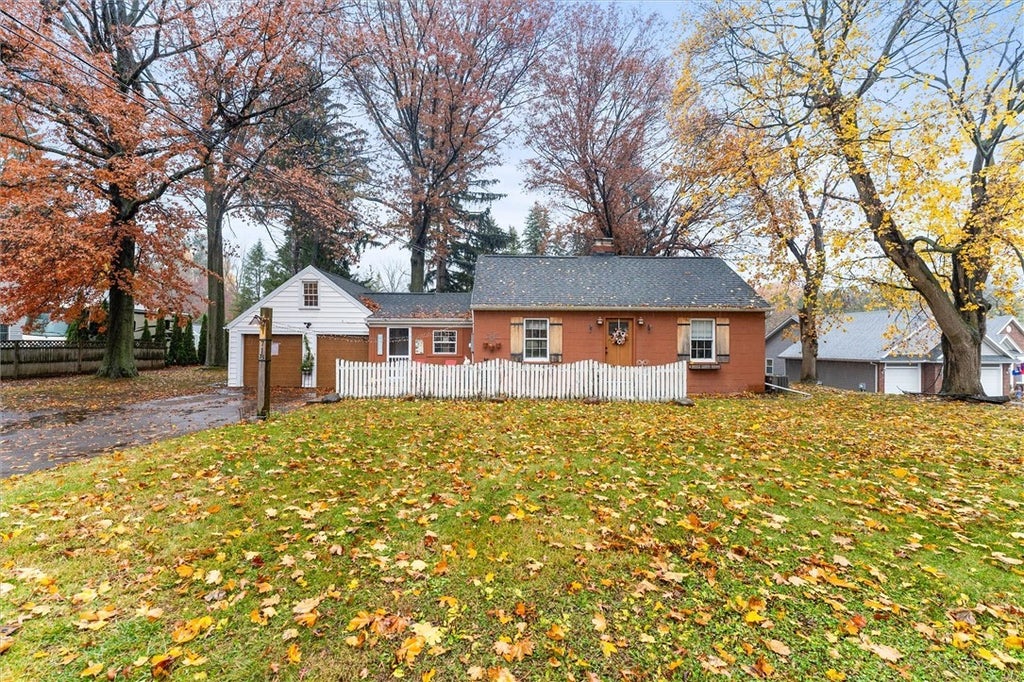 718 Klem Road, Webster