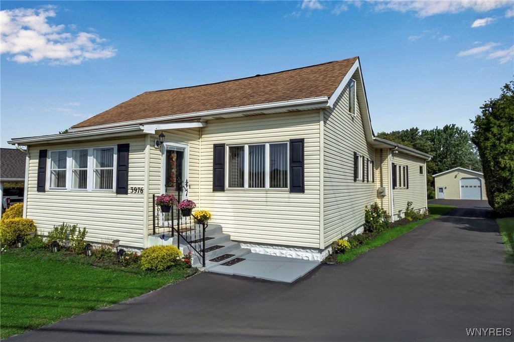 3976 Southwestern Boulevard, Orchard Park