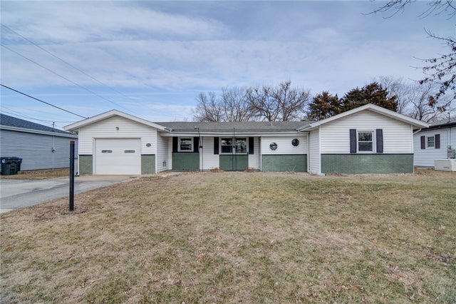 332 E Cox Street, Forsyth