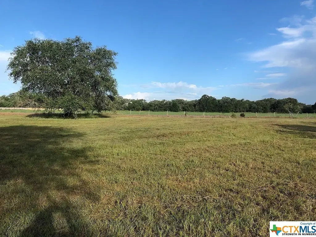 Lot 1 Pvt 1672, Hallettsville