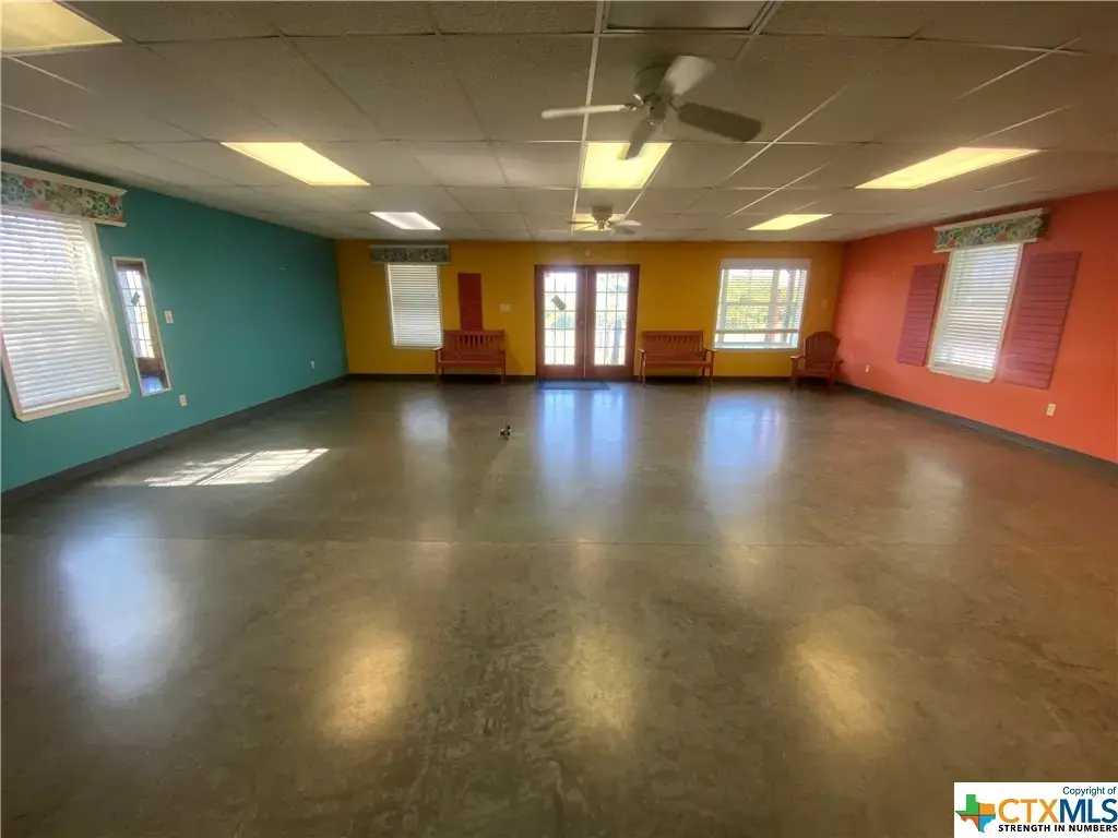 215 W Adams Avenue, Port O'Connor