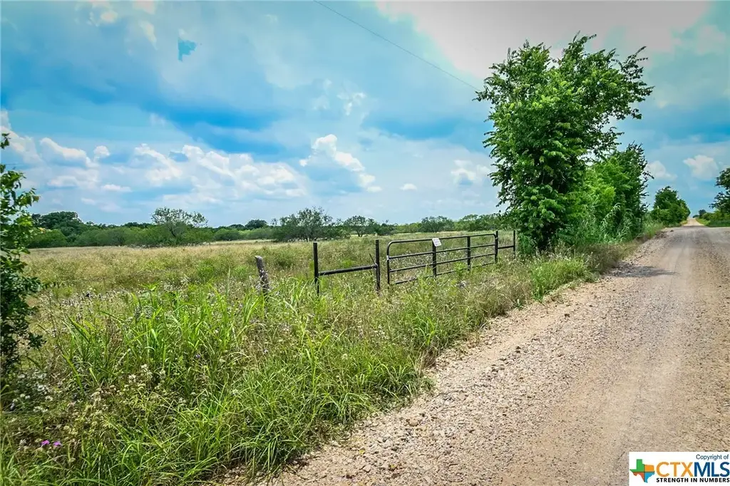 County Road 447, Waelder
