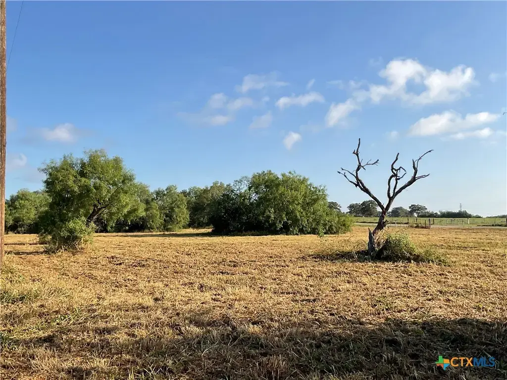 1932 Old Goliad Road, Cuero
