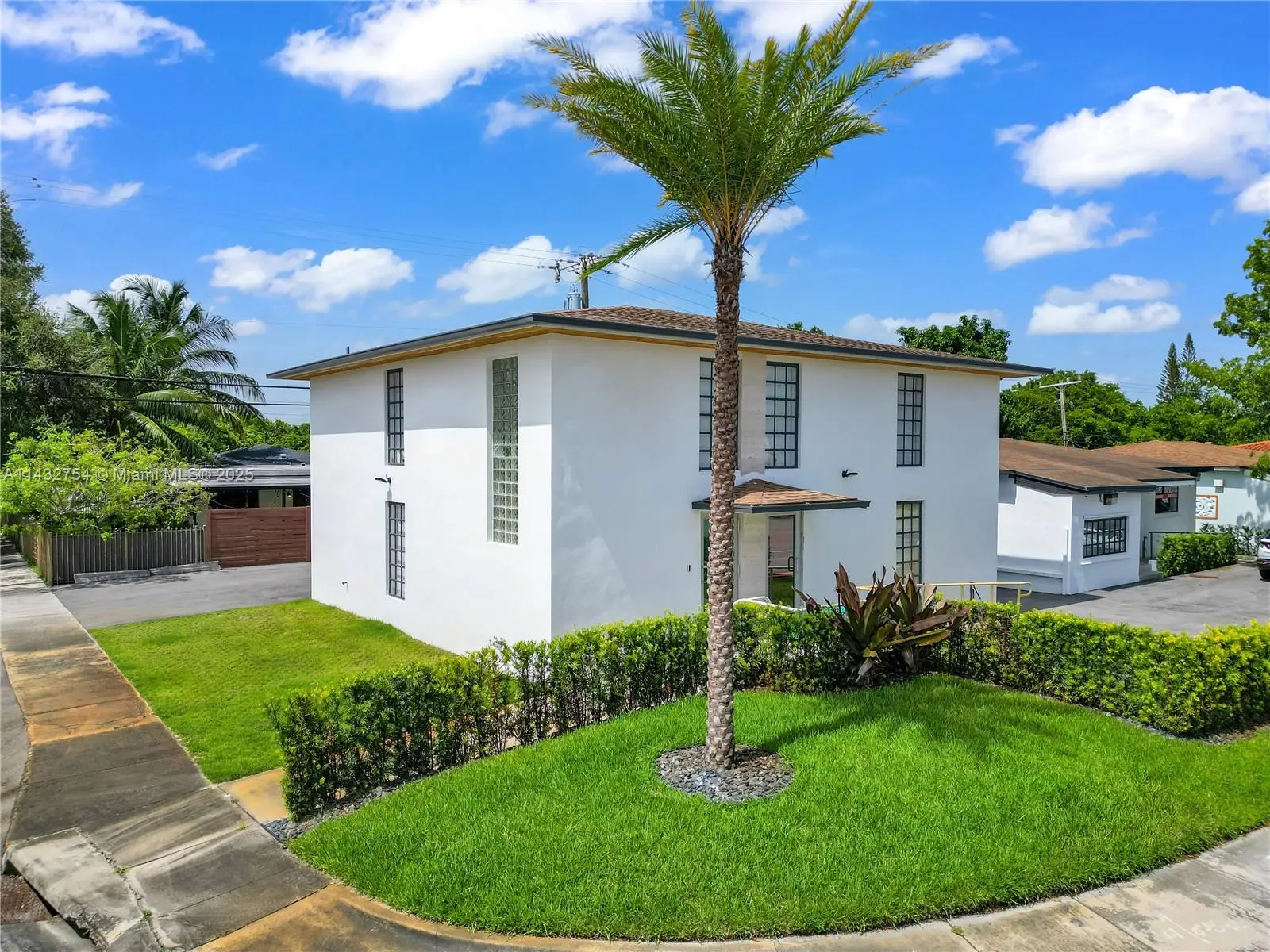 Photo of Listing #A11432754