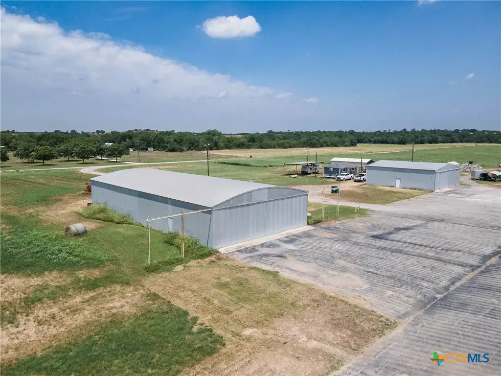 215 Airpark Drive, La Vernia