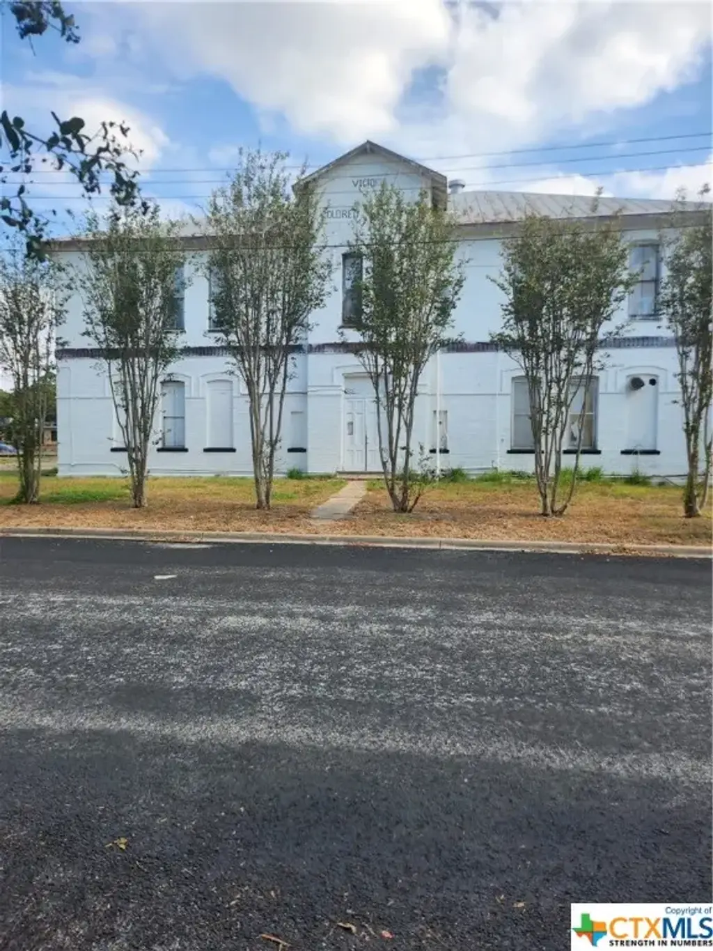 702 E Convent Street, Victoria