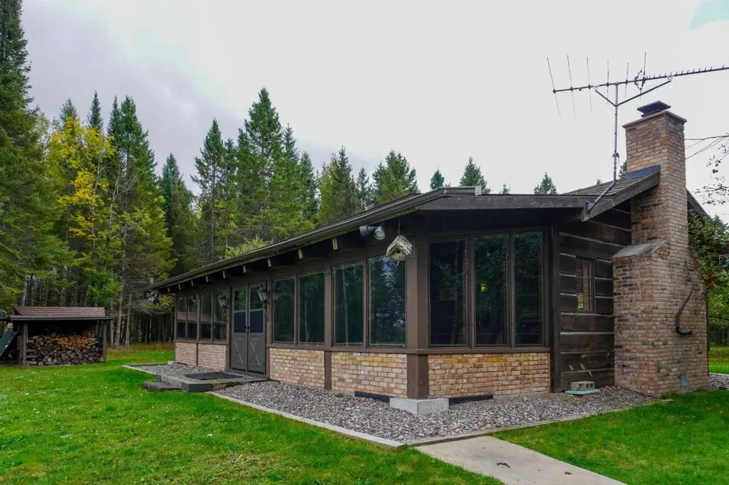 9115 Cardinal Ln, Argonne