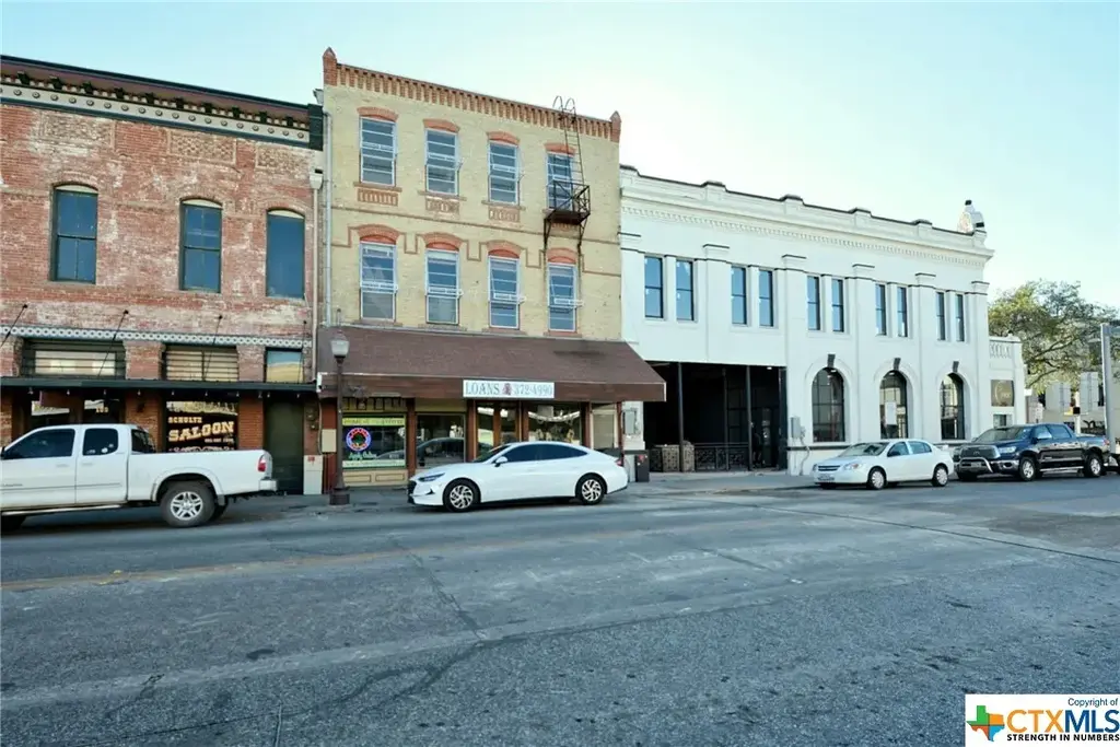 107 N Austin Street, Seguin