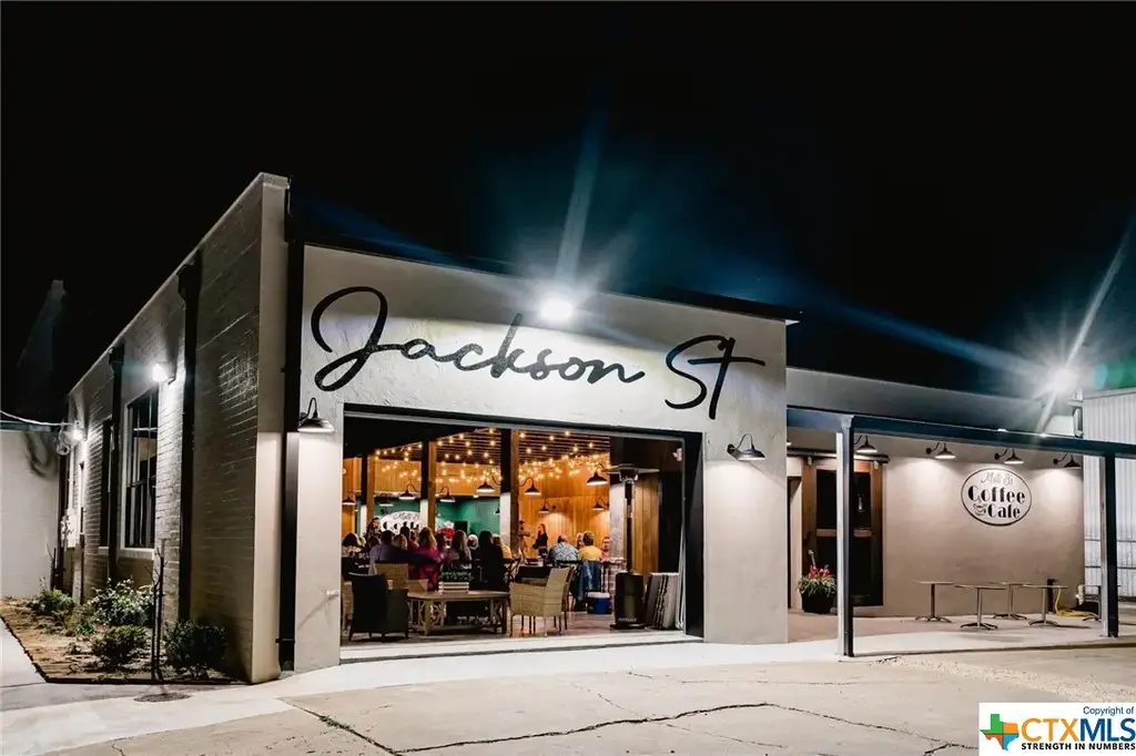 711 W Jackson Street, El Campo