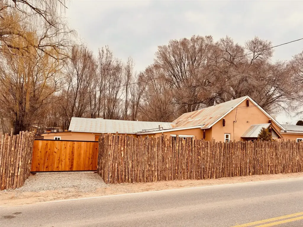 628 A State Road 76, Chimayo