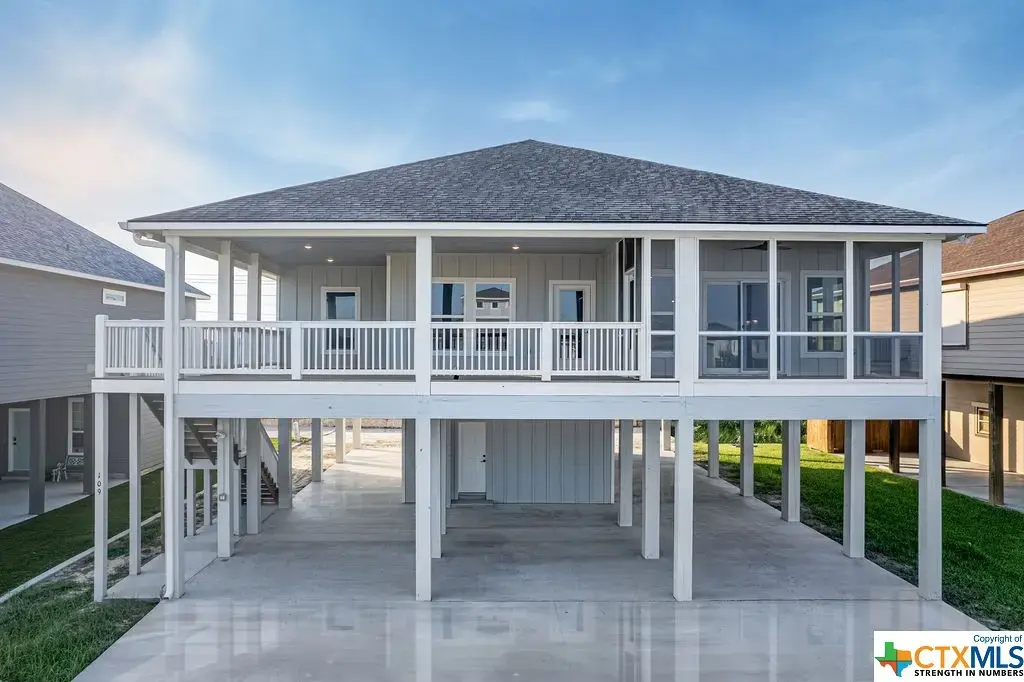 109 Whooping Crane Street, Port O'Connor