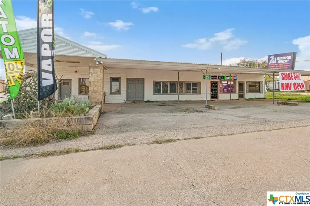 106 S 4th Street, Lometa