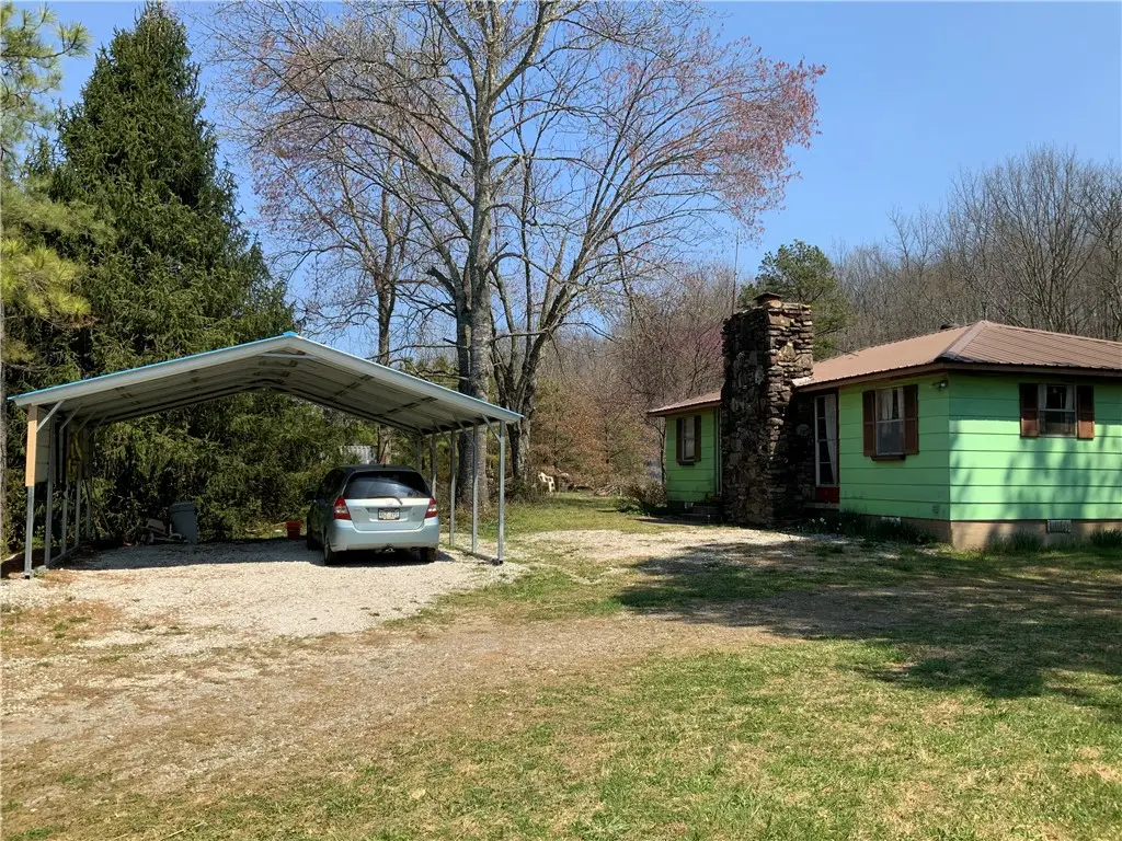 23125 Highway 16, Pettigrew