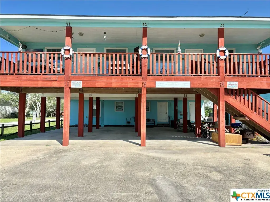 512 W Adams Street, Port O'Connor