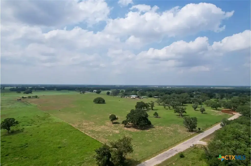 2700 Cr 400 Road, Yoakum