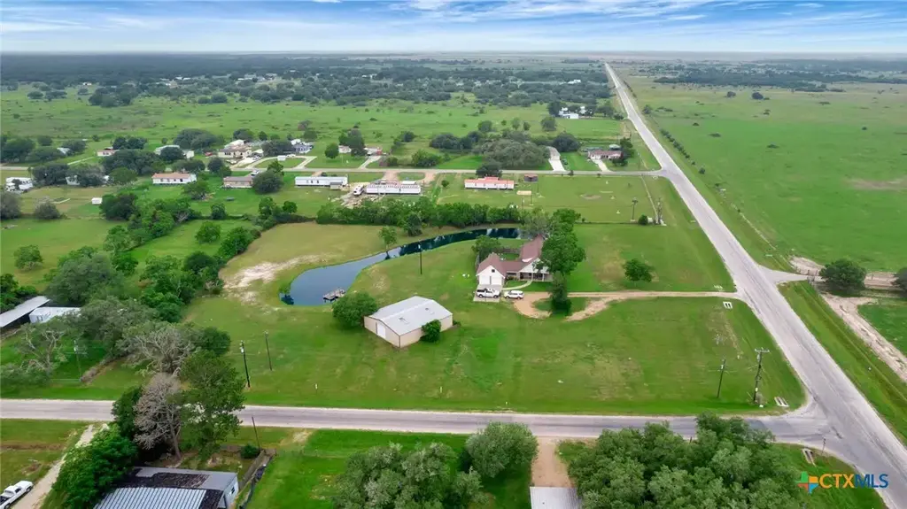 3662 N Fm 444, Inez