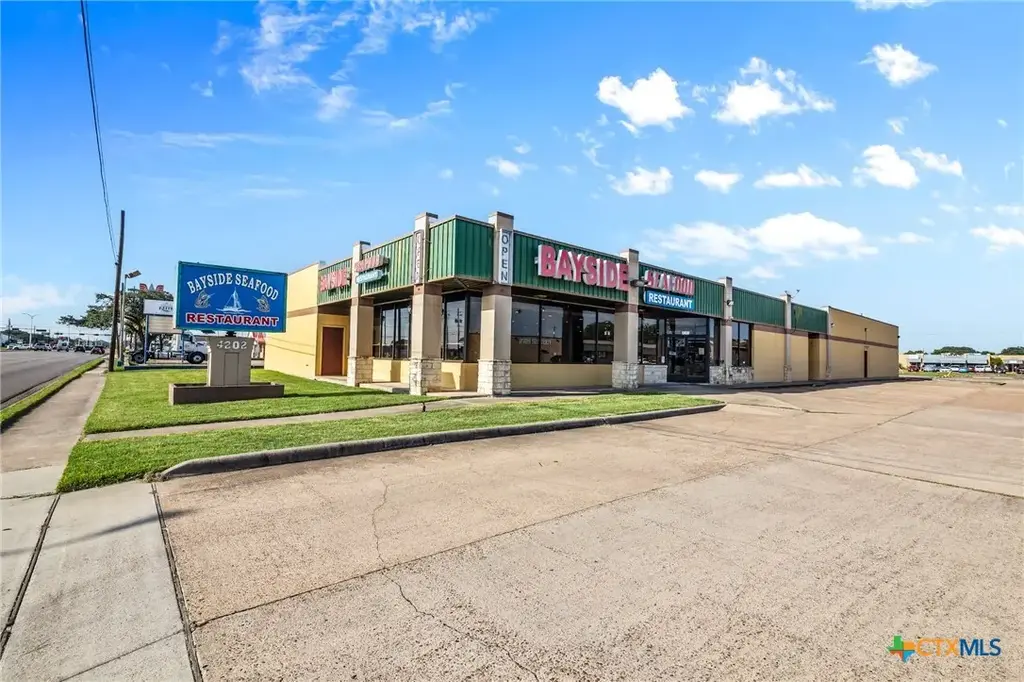 4202 N Navarro Street, Victoria