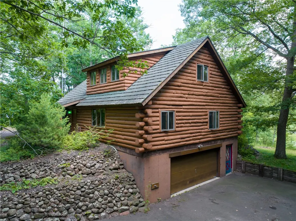 W 8699 Pond View Drive Drive, Shell Lake