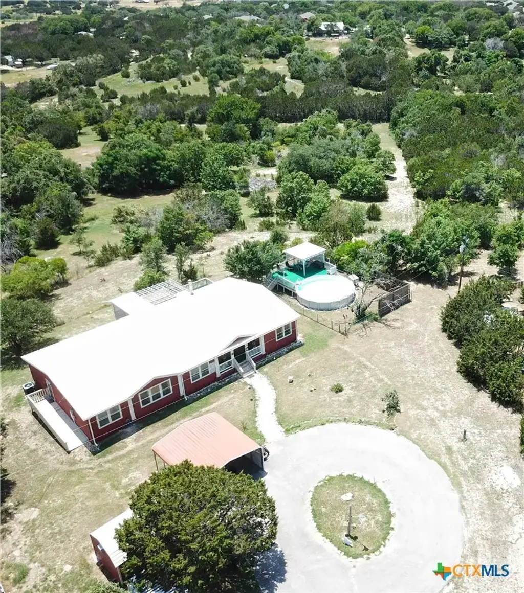 935 County Road 4820, Kempner