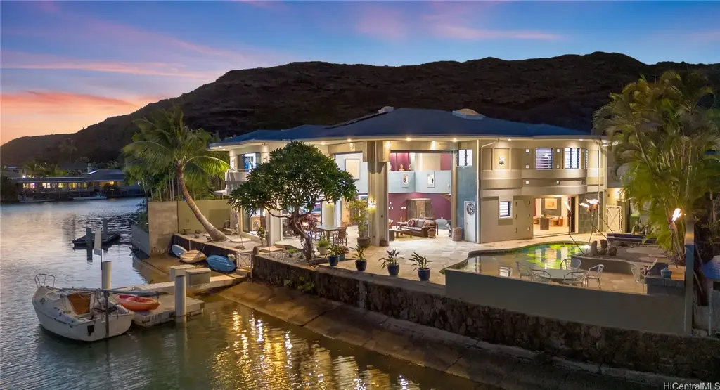 812 Kumukahi Place, Honolulu