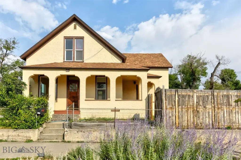 701 E Lewis Street, Livingston