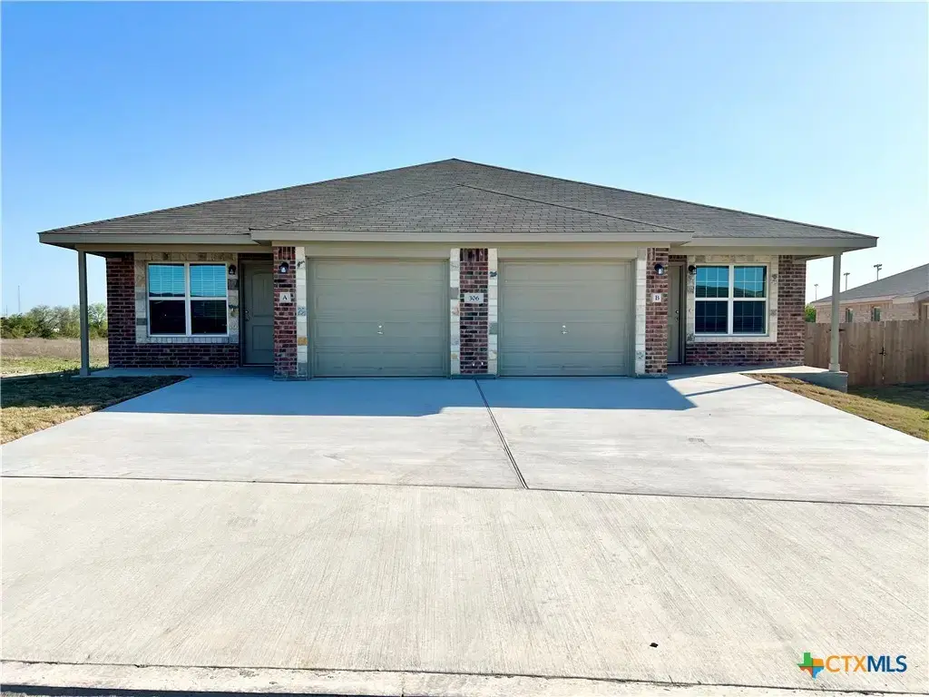 306 Dolphin Drive, Temple