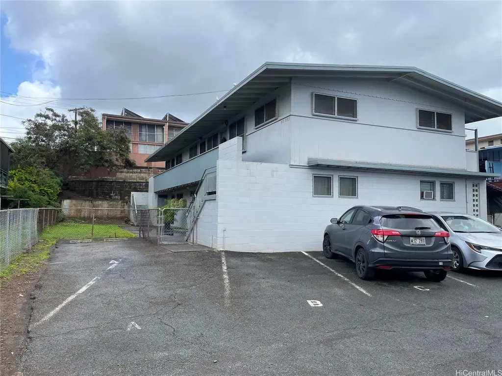 98-093 Lokowai Place, Aiea