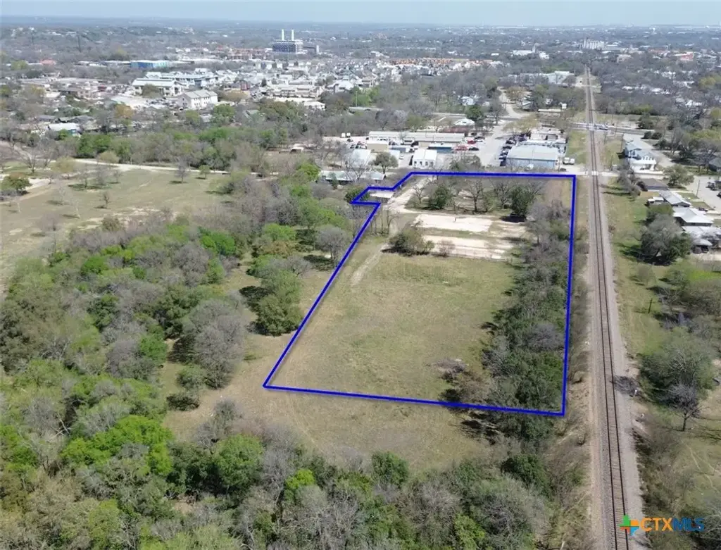 415 N Hickory Avenue, New Braunfels