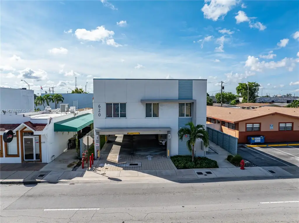 620 W 29th St, Hialeah