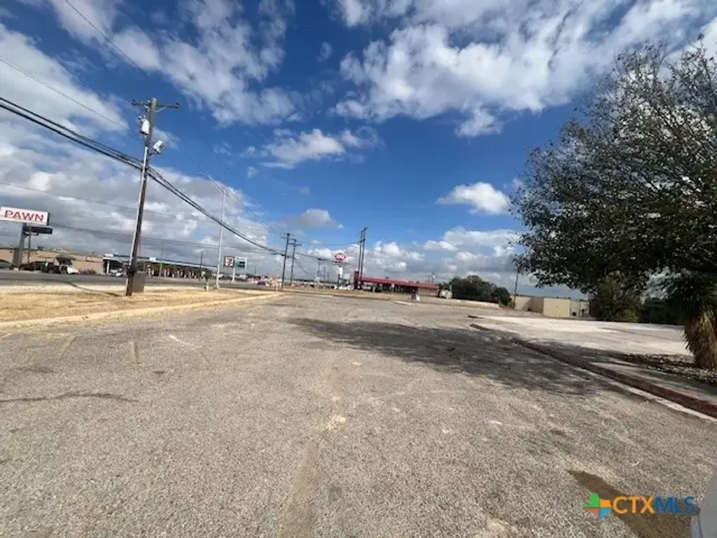 1310 S Fort Hood Street, Killeen