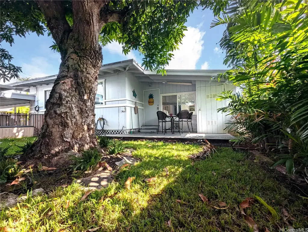 621 Auwai Street # A, Kailua