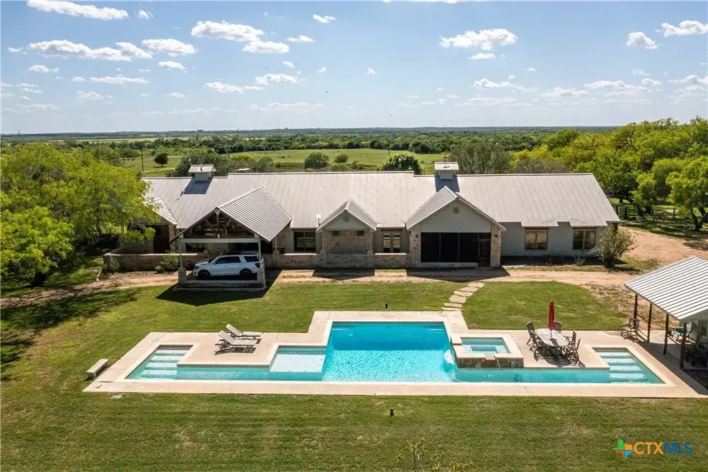 1110 County Road 103, Runge