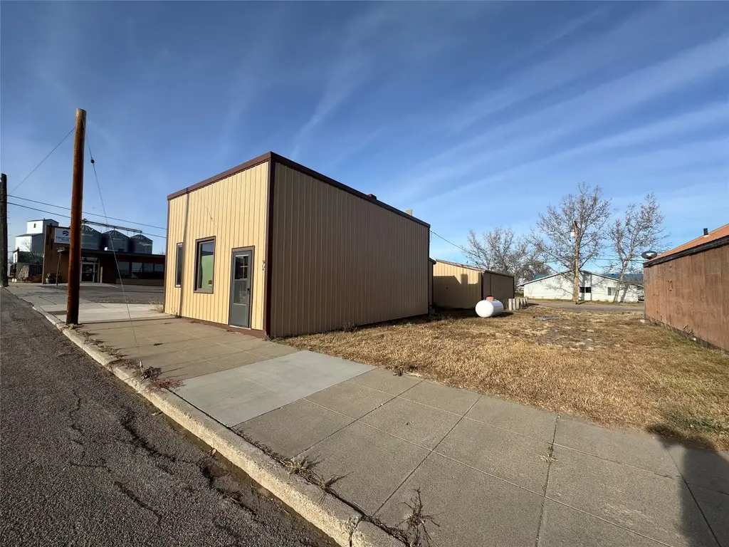 25 Main Street W, Dutton