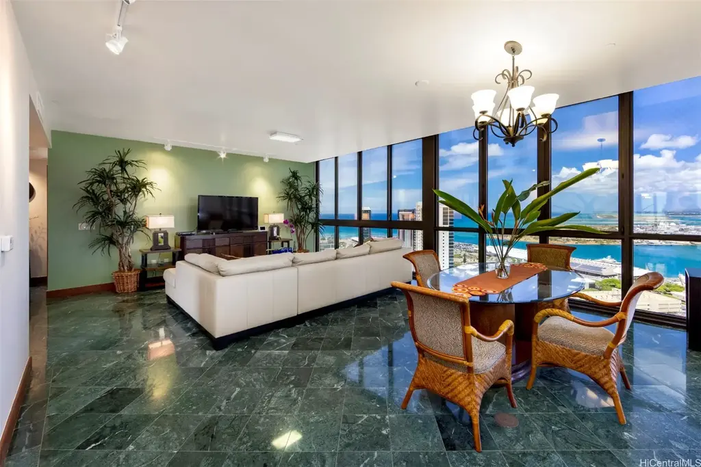(unit #4302) 600 Queen Street, Honolulu