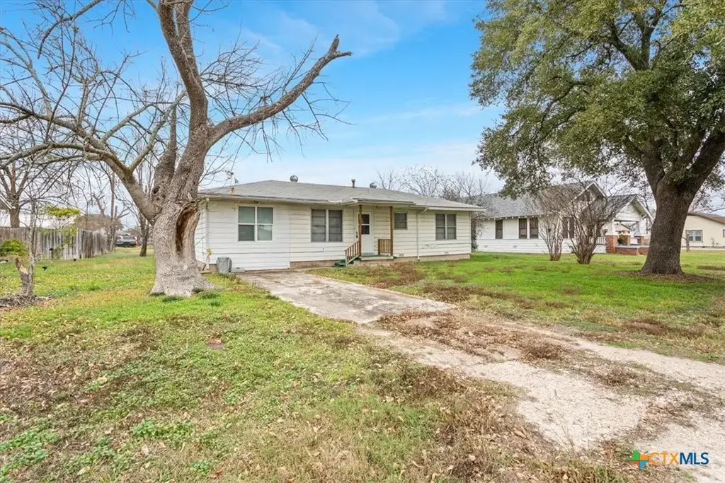 320 E Davilla Street, Bartlett