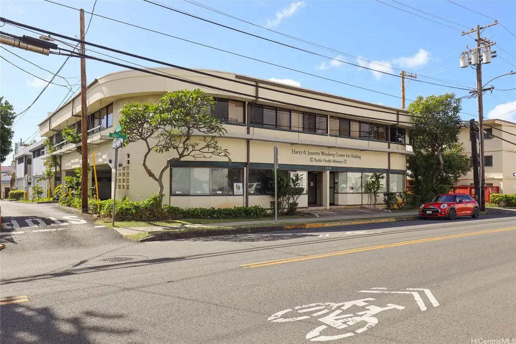 1245 Young Street # 207, Honolulu