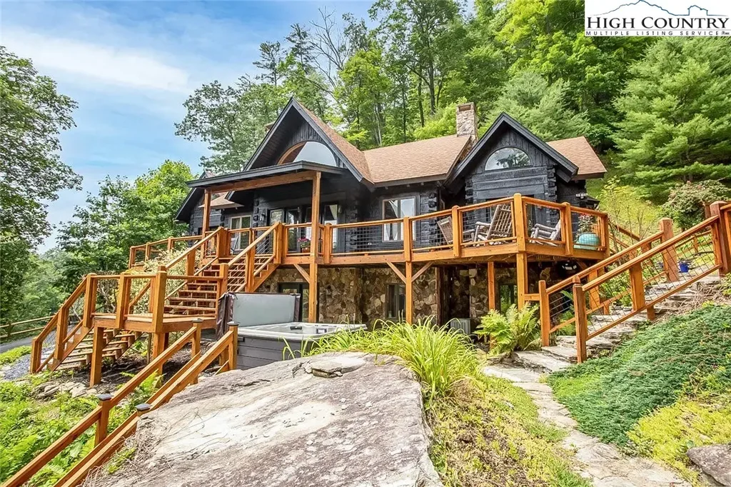 2560 Watauga River Road, Sugar Grove