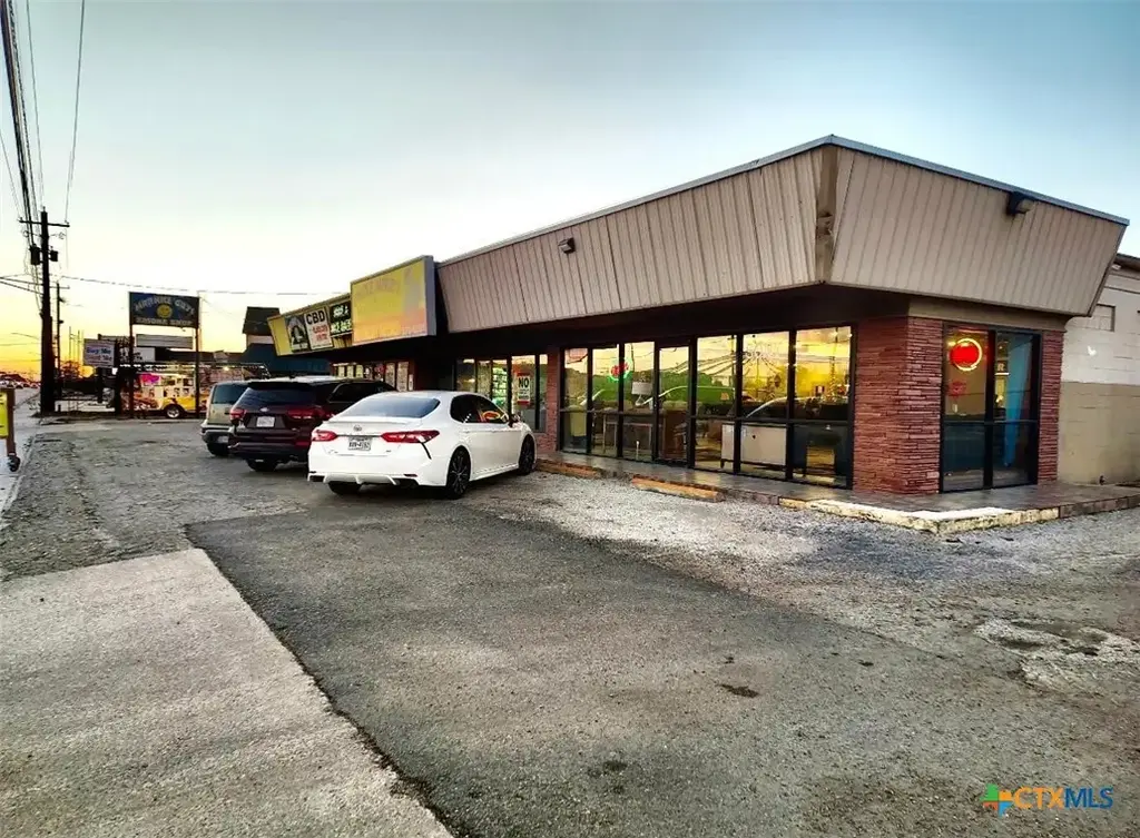 3208 Houston Highway, Victoria