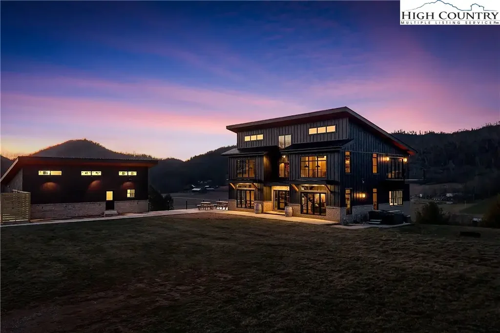 817 Neva View Lane, Mountain City