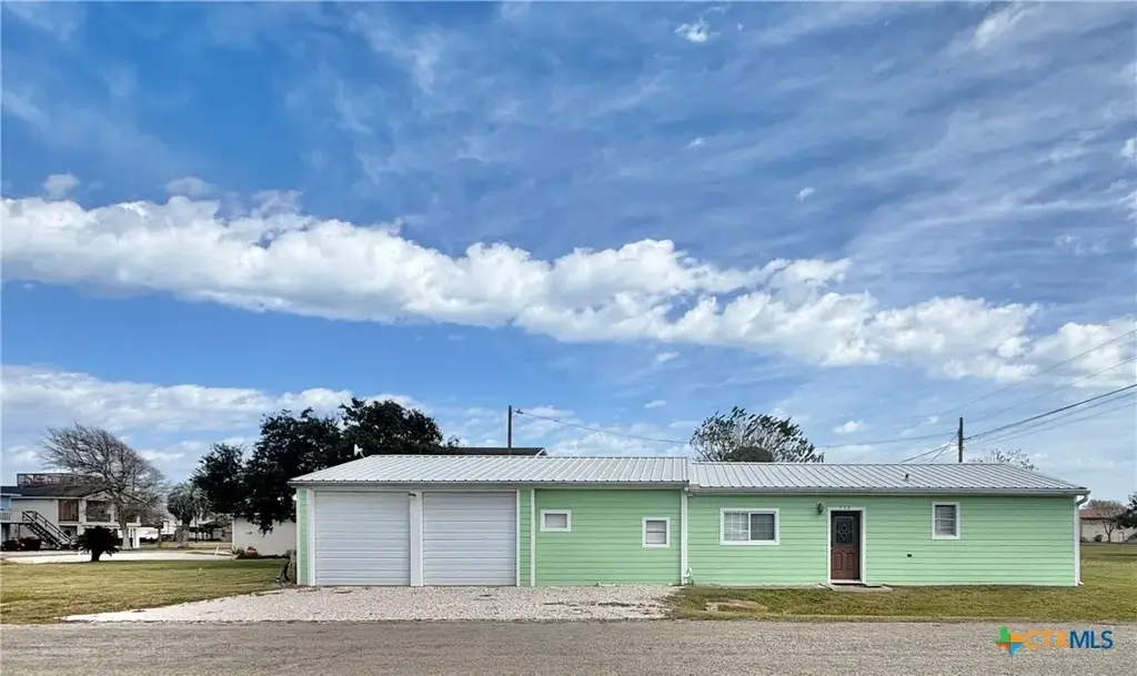 510 N 10th Street, Port O'Connor