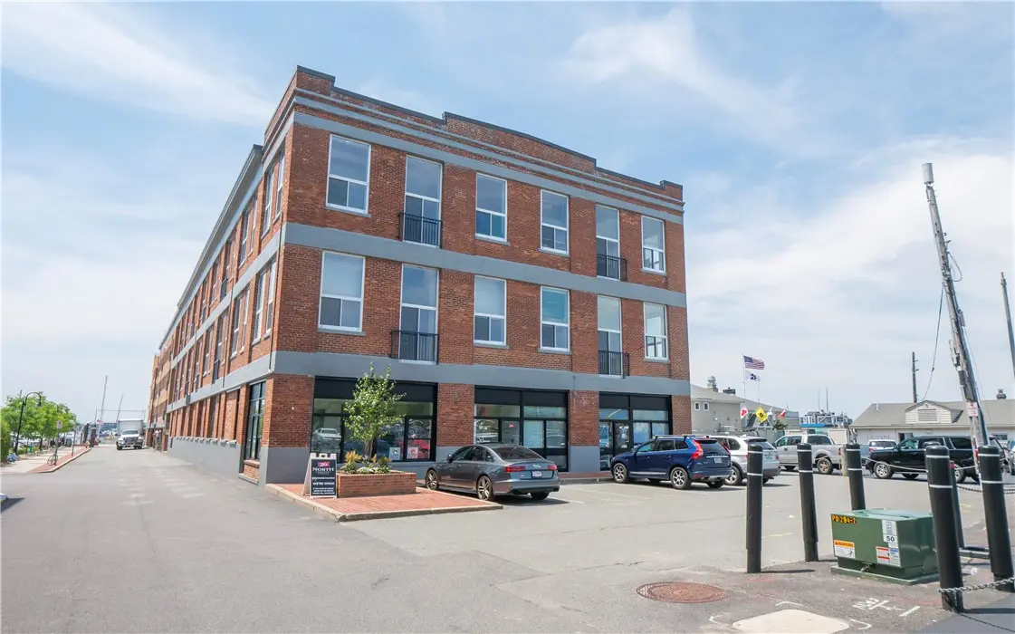 1 Commercial # 27b, Newport