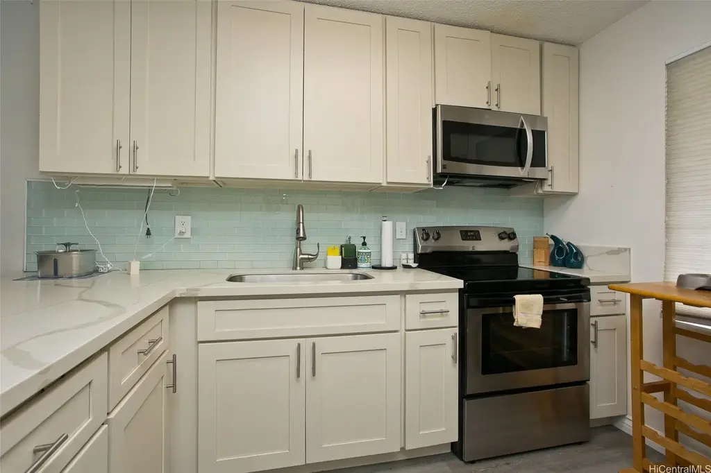 46-232 Kahuhipa Street # F204, Kaneohe