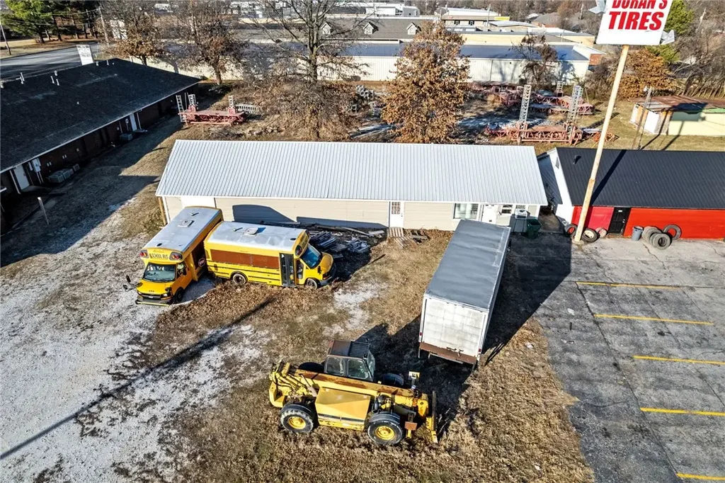 1110 West End Street, Springdale